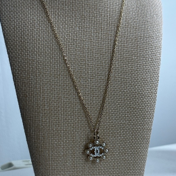 Chanel repurposed pendant necklace - Picture 6 of 8